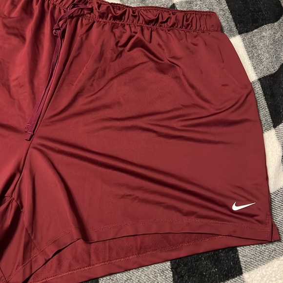 Nike Gym Shorts. Maroon size 2X with pockets! - Picture 3 of 9